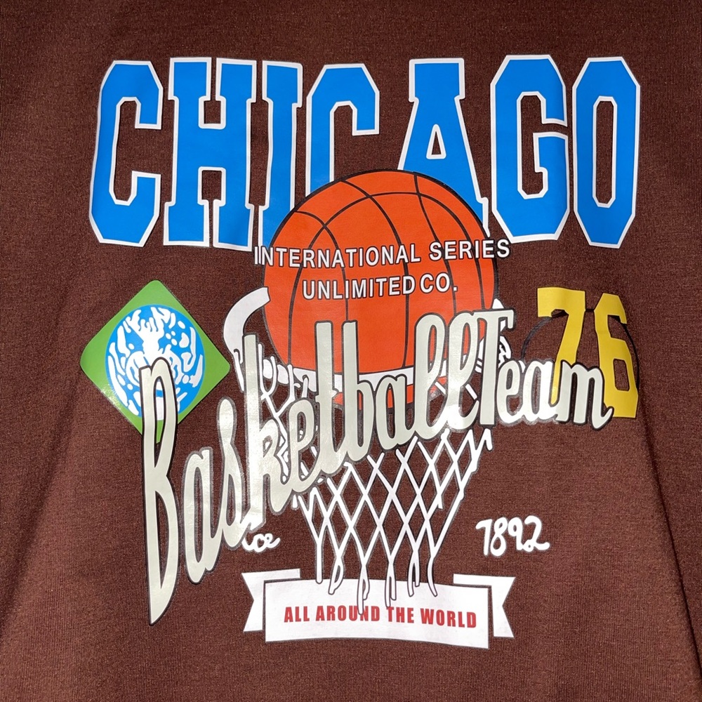 chi town basketball tee 🏀 - Picture 2 of 3